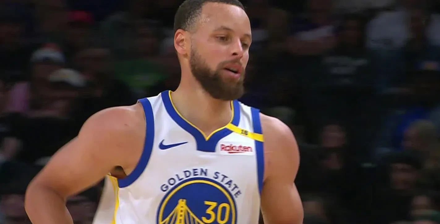 九游娱乐app下载-库里意外战胜加拿大队，出色发挥引爆全场！-九游娱乐app下载